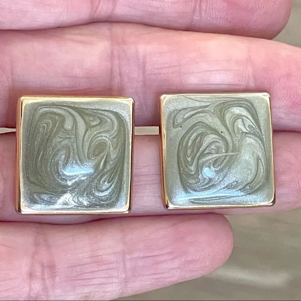 Gold tone green swirl square post earrings